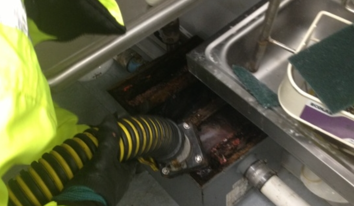 How To Deal With Leftover Grease & Tips To Clean A Grease Trap In San Diego?